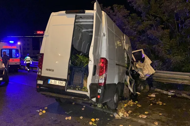 İstanbul'da E5'te kaza! 1 ölü 3 yaralı