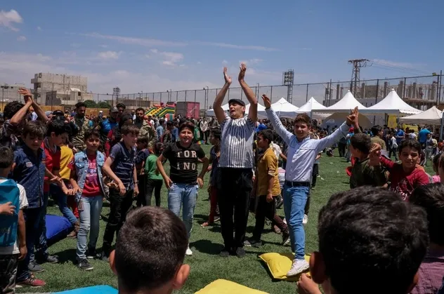 Suriye Azez'de 600 çocuk “barış”a uçurtma uçurdu! Başkan Erdoğan'a mektup yazdılar