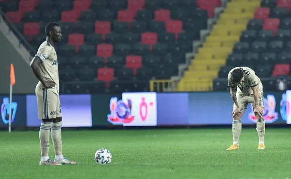 Fenerbahçeli taraftarların Ali Koç isyanı! Hiçbir sözünü tutmadı...