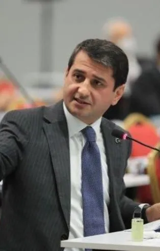 İP'li İbrahim Özkan dalga geçtiği heykelleri CHP'nin diktiğini öğrenince paylaşımını sildi