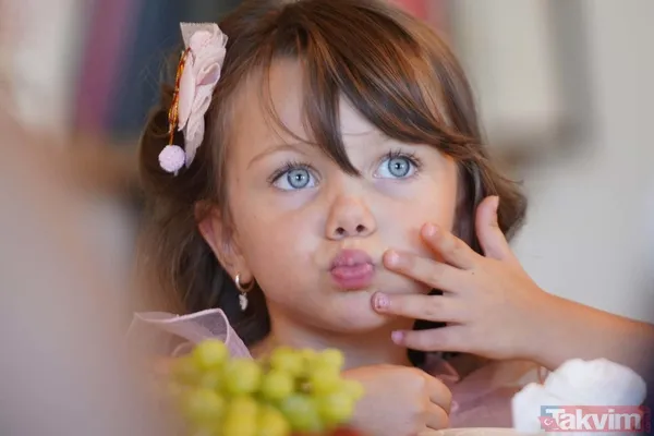 Aynadaki Yabancı’nın minik Leyla’sı Sara Yılmaz’ın annesine bakın! Anne-kız pozları sosyal medyayı ikiye böldü - 5