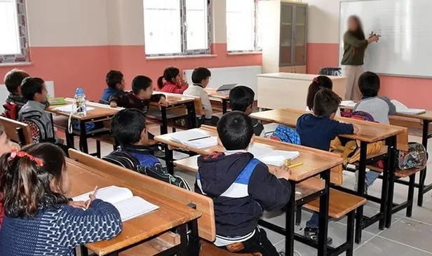 Siirt'teki öğretmenin 'Küçük hewallerden minik Kemalist yapam' paylaşımı olay oldu-3
