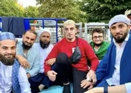 Sokak röportajıyla sosyal medyada gündem konusu olmuştu! Ezber bozan genç Ayasofya Camii’nde