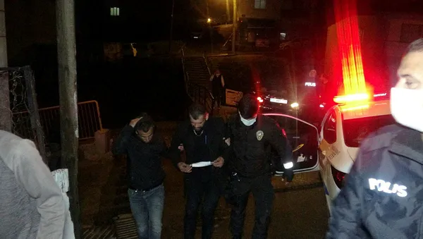 1616295449290.jpg İzmir'de hareketli gece! Onlar kaçtı polis kovaladı-1