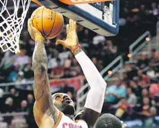 Sakat LeBron 29 sayı attı!