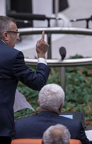 Yalan ve algı operasyonu yapamayacağını anlayan CHP ve HDP TBMM'yi sabote ediyor! Kürsüde çekiçli skandal
