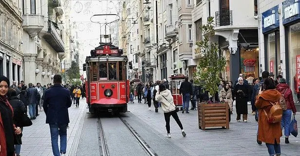 Nostajlik tramvay İstiklal Caddesi’nde yeniden seferlere başladı