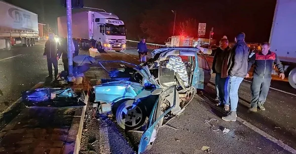 Aydın'da feci kaza! Tofaş hurdaya döndü!-2