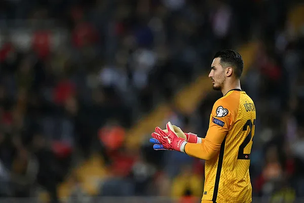 1647437893226.jpg Trabzonspor'da kale emin ellerde! Uğurcan Çakır rakip forvetleri dünyaya küstürdü-6