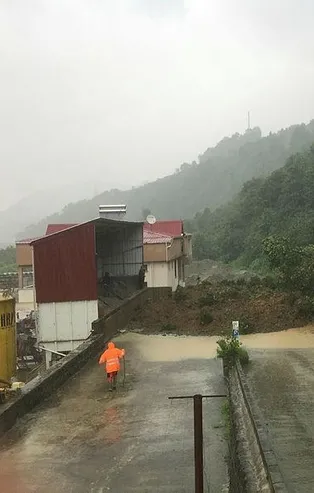 Son dakika: Trabzon'un Of ilçesinde sel ve heyelan: 1 kişi hayatını kaybetti