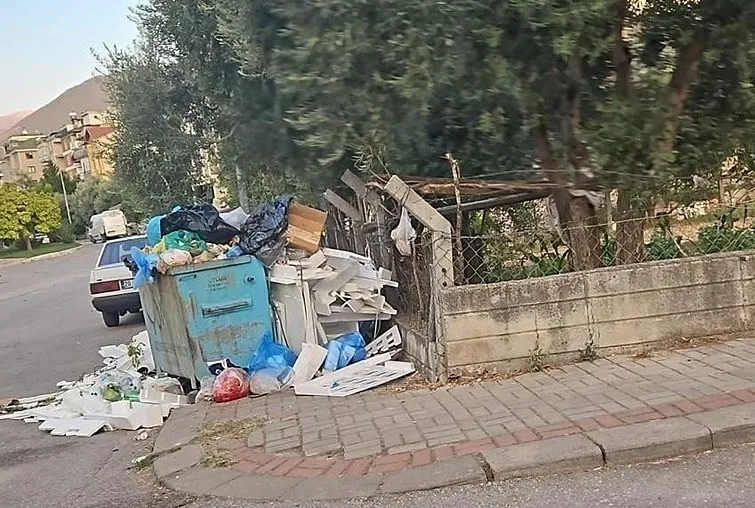 İzmir’den Denizli’ye çöp manzaraları