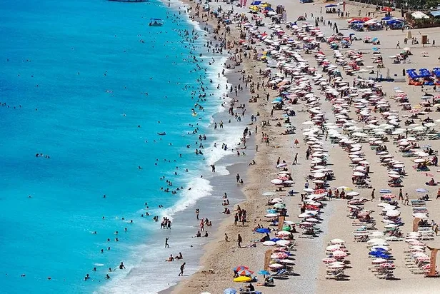 akin-akin-geldiler-antalyaya-turist-yagdi-1656683945821.jpeg Akın akın geldiler! Antalya'ya turist yağdı-1