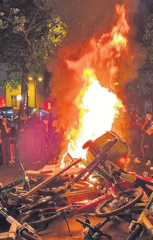 George Floyd cinayeti, ABD’yi karıştırdı... Tam 209 kent merkezi ateşe verildi!