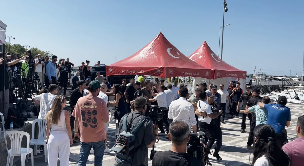 1788352670641.jpg Yaşanan arbedeye polis ekipleri müdahale etti.