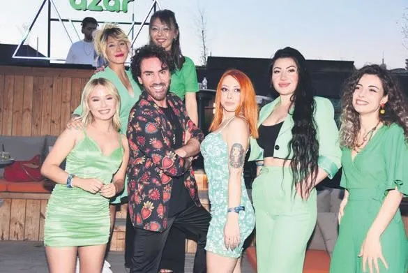 1660594741085.jpeg Yasemin Özilhan boşanma iddialarına noktayı koydu! İzzet Özilhan'ın...-15