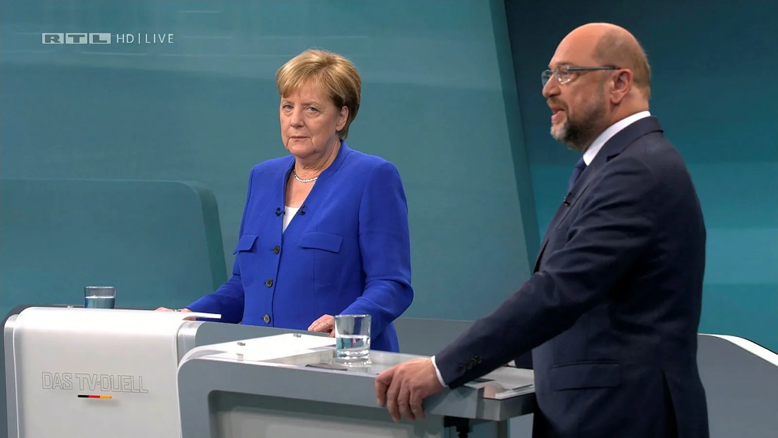 Merkel ve Schulz iyice sıyırdı!