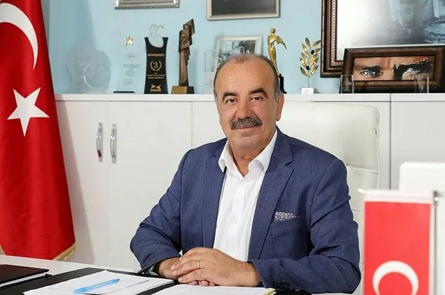 CHP’li Mudanya Belediye Başkanı Hayri Türkyılmaz'dan Türk bayrağına saygısızlık!