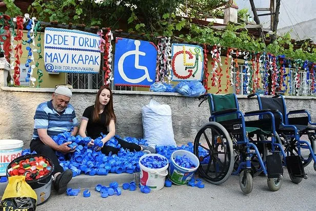 Mavi Kapak Toplayan Dede Toruna Buyuk Sok Sosyal Medya Hesaplari Calindi Takvim