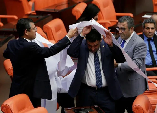 CHP'li Tanrıkulu'ndan Meclis'te kürsü şov-5