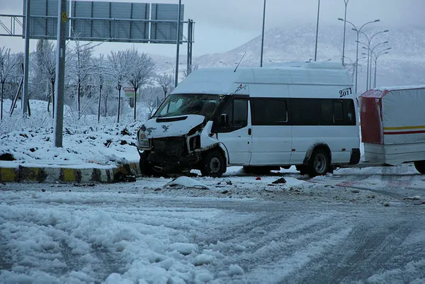 Konya'da işçi servisleri çarpıştı 11 kişi yaralandı-3