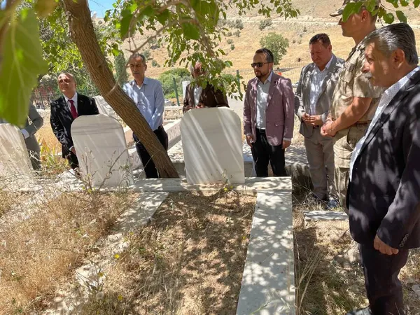 alcak-teror-orgutu-pkknin-mardin-omerlide-35-yil-once-katlettigi-16si-cocuk-8i-kadin-30-sivil-anildi-1655729431594.jpg Alçak terör örgütü PKK'nın Mardin Ömerli'de 35 yıl önce katlettiği 16'sı çocuk 8i kadın 30 sivil anıldı-6