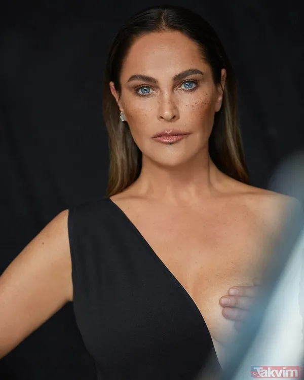 Hülya Avşar tek göğsünü açıkta bırakan elbisesi ile poz verdi! Gören şaşıp kaldı! Paylaşımına tepki yağdı: Ayıp artık! Bu ne poz... - 8