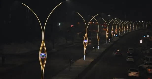 Yüksekova’nın caddeleri, yeni yapılan aydınlatmayla cıvıl cıvıl bir görüntüye kavuştu
