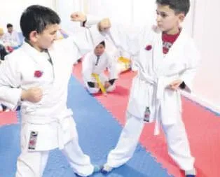 Kardeşine göz oldu