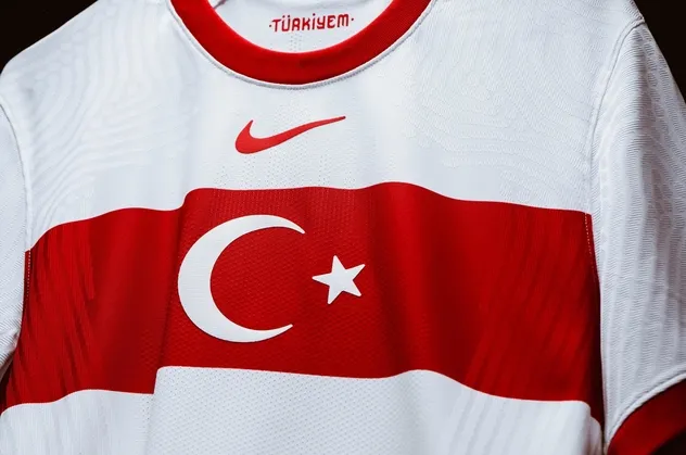 Son dakika: A Milli Futbol Takımımızın yeni formaları görücüye çıktı!
