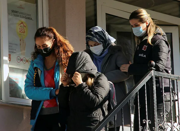 mugla-ve-bursada-fuhus-parasiyla-yakalanan-5-supheli-serbest-birakildi-18milyon-lira-kazanmislar-1610898183771.jpg Muğla ve Bursa'da fuhuş parasıyla yakalanan 5 şüpheli serbest bırakıldı! 18 milyon lira kazanmışlar...-3