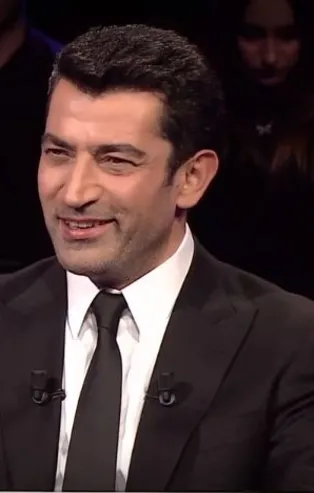 Zülüf Dökülmüş Yüze sözleri! Neşet Ertaş'ın Zülüf Dökülmüş Yüze adlı türküsünde bu kelimelerden hangisi geçmez?