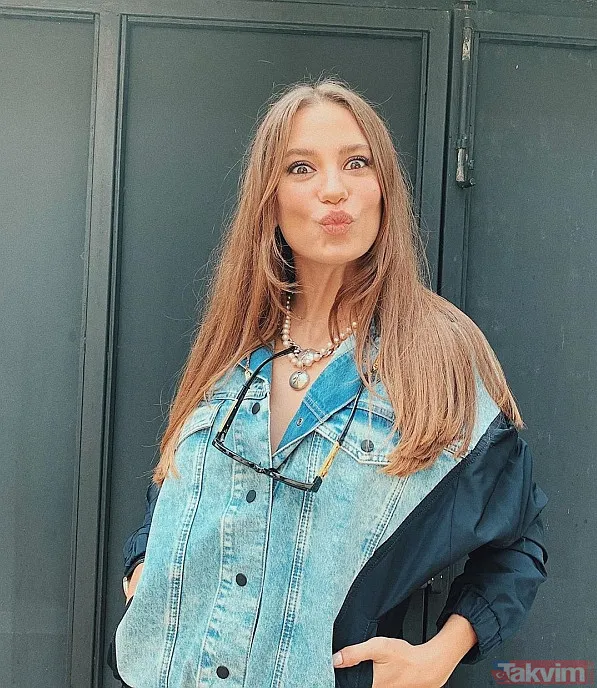Serenay Sarıkaya'nın kırmızı mayolu pozlarına Demet Akalın'dan sosyal medyayı karıştıran yorum! "Fotoğrafları çeken kişi..." - 1