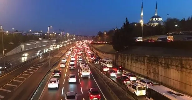 SON DAKİKA: Kısıtlama sonrası İstanbul’da trafik yoğunluğu