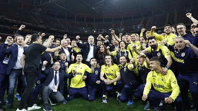 fenerbahcenin-yildizi-mert-hakan-yandastan-galatasarayin-golcusu-mauro-icardiye-sok-gonderme-derbi-sonrasi-ort-1716315204370.jpeg