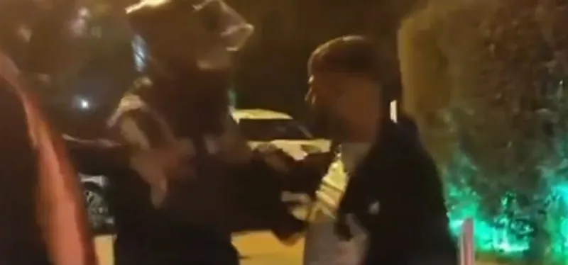 bu-caniyi-180-bin-lira-kesmez-cekmekoyde-trafik-kavgasi-once-o-videoyu-sil-dedi-sonra-ezip-kacti-1773843612129.jpg Bu caniyi 180 bin lira kesmez! Çekmeköy'de trafik kavgası: Önce "O videoyu sil" dedi sonra ezip kaçtı-2