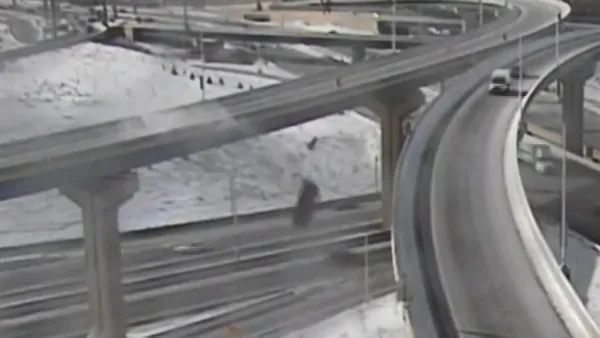 kamyonet-21-metre-yuksekten-asagi-dustu-iste-o-anlar-1612854155614.jpg Kamyonet 21 metre yüksekten aşağı düştü! İşte o anlar-2