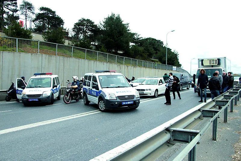 TEM Otoyolu'nda şüpheli paket alarmı! Polis alarma geçti - 4