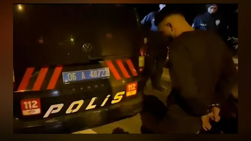 ankarada-sosyal-medya-fenomenleri-arasida-silahli-kavga-1-kisi-yaralandi-1731787544176.jpeg Ankara'da sosyal medya fenomenleri arasında silahlı kavga: 1 kişi yaralandı-3