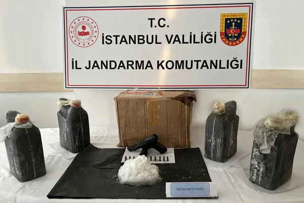 son-dakika-istanbulda-44-kilo-uyusturucu-ele-gecirildi-1664690873529.jpg