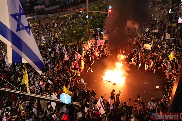 Netanyahu'ya tepkiler dinmiyor! On binlerce İsrailli sokaklara akın etti! Ana yollları trafiğe kapattılar - 1