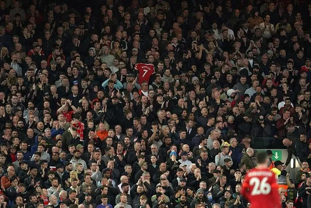 muhammed-salahin-gecesi-liverpool-4-0-manchester-united-mac-sonucu-1650402518680.jpeg Muhammed Salah'ın gecesi! Liverpool 4-0 Manchester United | MAÇ SONUCU-3