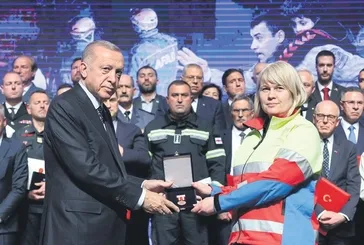 Ülkemiz hainlere bırakılamaz