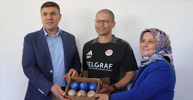 Alex de Souza top atölyesi gezdi