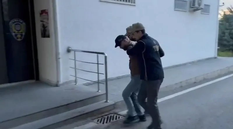 son-dakika-4-ilde-es-zamanli-dugmeye-basildi-deasa-bozdogan-22-operasyonu-14-gozalti-1712639062504.jpeg Son dakika: 4 ilde eş zamanlı düğmeye basıldı! DEAŞ'a 'BOZDOĞAN-22' darbesi: 14 gözaltı-2