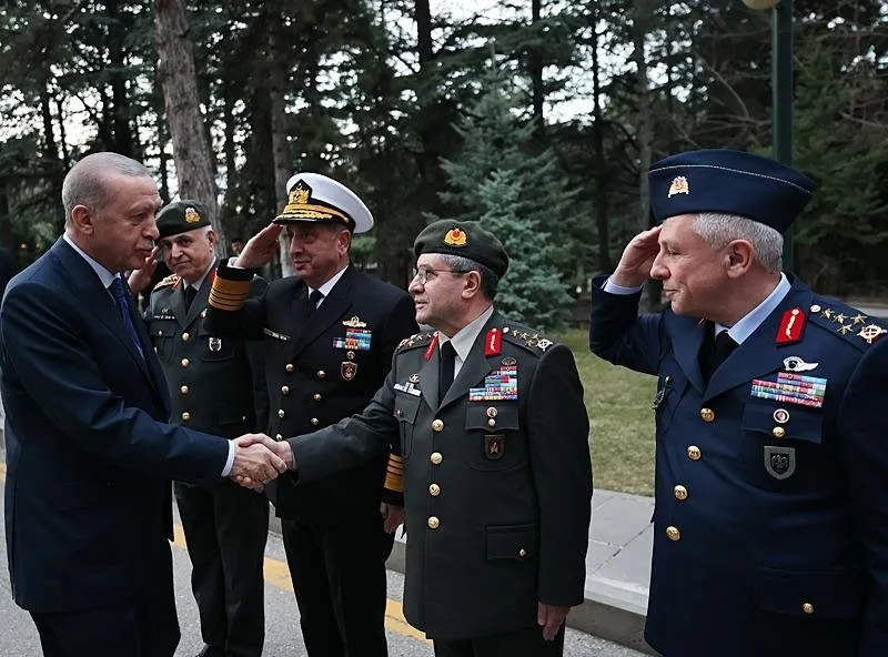 Başkan Erdoğan'dan MSÜ Kara Harp Okulu öğrencileriyle iftar programında önemli açıklamalar (AA)