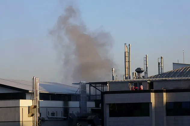 Pendik'te kuru yemiş fabrikasında korkutan yangın
