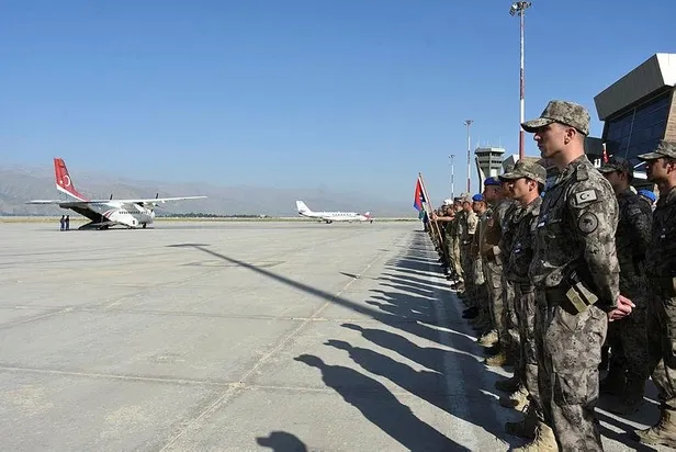 Pençe-Yıldırım şehidi Uzman Çavuş Remzi Nişan'a veda: Yüksekova'da tören düzenlendi-4