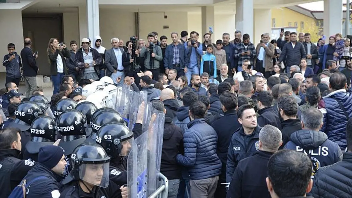 Şanlıurfa'da polislere taşlı saldırıda bulunan 10 kişi tutuklandı