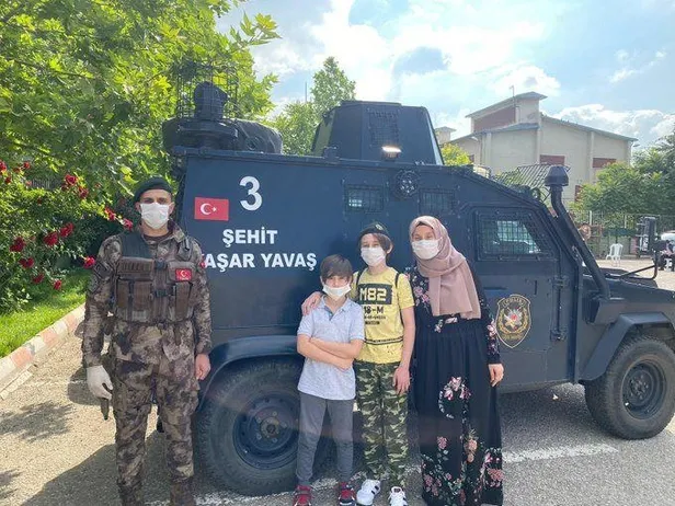 sehit-oglu-mirac-lgs-sinavina-babasinin-adini-tasiyan-zirhli-aracla-goturuldu-1592745605487.jpg Şehit oğlu Miraç LGS sınavına babasının adını taşıyan zırhlı araçla götürüldü-1