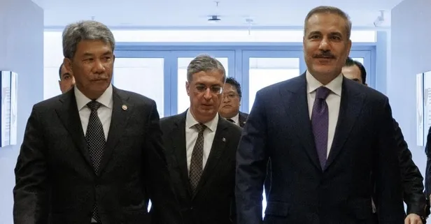 Dışişleri Bakanı Hakan Fidan Malezya Başbakanı ile görüştü!